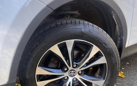 Toyota RAV4, 2015 год, 1 850 000 рублей, 10 фотография