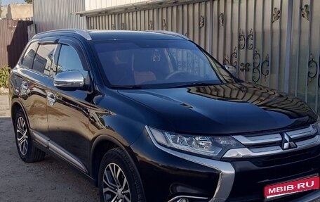 Mitsubishi Outlander III рестайлинг 3, 2015 год, 1 700 000 рублей, 1 фотография