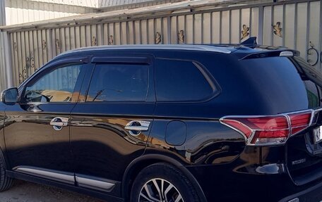 Mitsubishi Outlander III рестайлинг 3, 2015 год, 1 700 000 рублей, 7 фотография