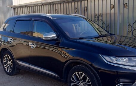 Mitsubishi Outlander III рестайлинг 3, 2015 год, 1 700 000 рублей, 9 фотография