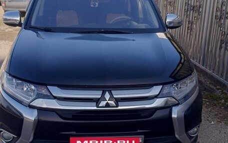 Mitsubishi Outlander III рестайлинг 3, 2015 год, 1 700 000 рублей, 10 фотография