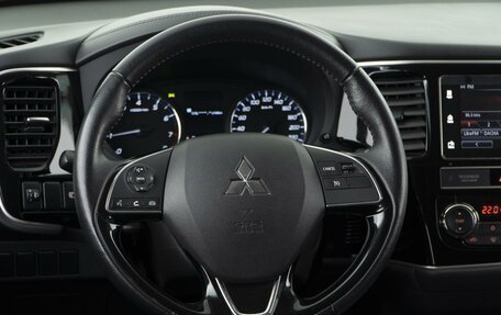 Mitsubishi Outlander III рестайлинг 3, 2019 год, 2 199 050 рублей, 12 фотография