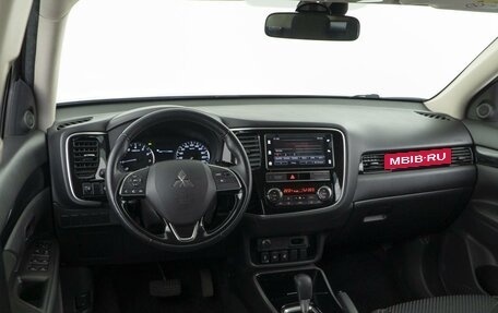 Mitsubishi Outlander III рестайлинг 3, 2019 год, 2 199 050 рублей, 6 фотография