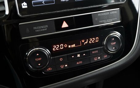 Mitsubishi Outlander III рестайлинг 3, 2019 год, 2 199 050 рублей, 14 фотография