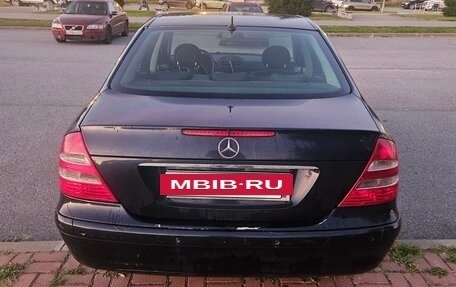 Mercedes-Benz E-Класс, 2005 год, 675 000 рублей, 4 фотография