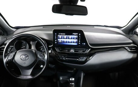 Toyota C-HR I рестайлинг, 2019 год, 2 350 000 рублей, 12 фотография