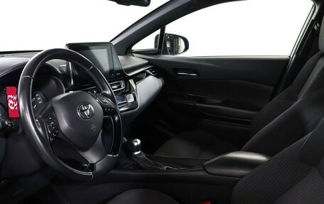 Toyota C-HR I рестайлинг, 2019 год, 2 350 000 рублей, 13 фотография