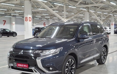 Mitsubishi Outlander III рестайлинг 3, 2021 год, 2 299 000 рублей, 1 фотография