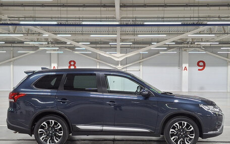 Mitsubishi Outlander III рестайлинг 3, 2021 год, 2 299 000 рублей, 4 фотография