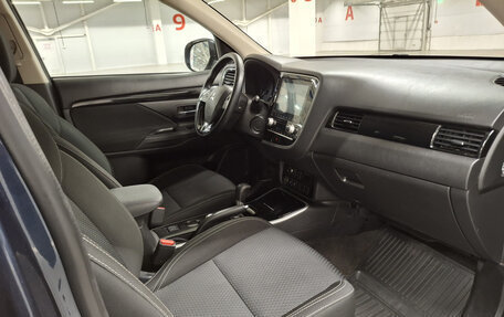 Mitsubishi Outlander III рестайлинг 3, 2021 год, 2 299 000 рублей, 11 фотография