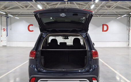 Mitsubishi Outlander III рестайлинг 3, 2021 год, 2 299 000 рублей, 10 фотография