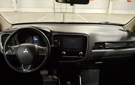 Mitsubishi Outlander III рестайлинг 3, 2021 год, 2 299 000 рублей, 14 фотография