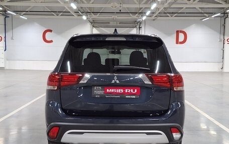 Mitsubishi Outlander III рестайлинг 3, 2021 год, 2 299 000 рублей, 6 фотография