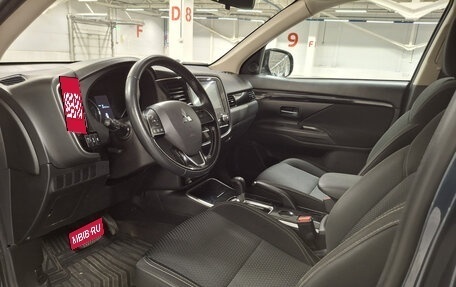 Mitsubishi Outlander III рестайлинг 3, 2021 год, 2 299 000 рублей, 16 фотография