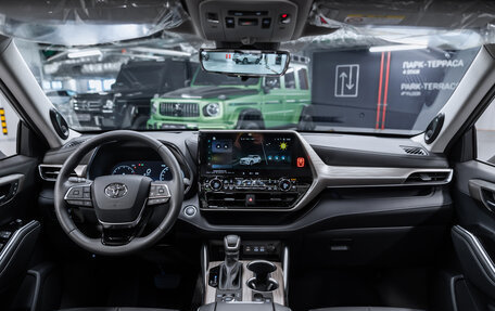 Toyota Highlander, 2025 год, 6 100 000 рублей, 3 фотография
