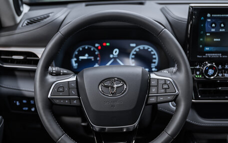 Toyota Highlander, 2025 год, 6 100 000 рублей, 14 фотография