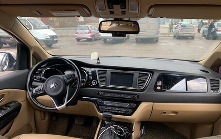 KIA Carnival III, 2017 год, 1 700 000 рублей, 2 фотография