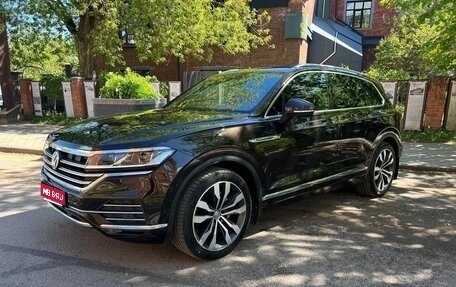 Volkswagen Touareg III, 2018 год, 4 300 000 рублей, 1 фотография