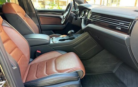Volkswagen Touareg III, 2018 год, 4 300 000 рублей, 9 фотография