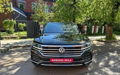 Volkswagen Touareg III, 2018 год, 4 300 000 рублей, 2 фотография
