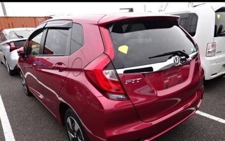 Honda Fit III, 2019 год, 1 500 000 рублей, 2 фотография