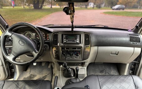 Toyota Land Cruiser 100 рестайлинг 2, 2002 год, 2 250 000 рублей, 9 фотография