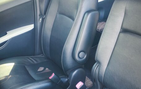 Toyota ISis I, 2012 год, 1 220 000 рублей, 10 фотография