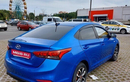 Hyundai Solaris II рестайлинг, 2017 год, 800 000 рублей, 3 фотография