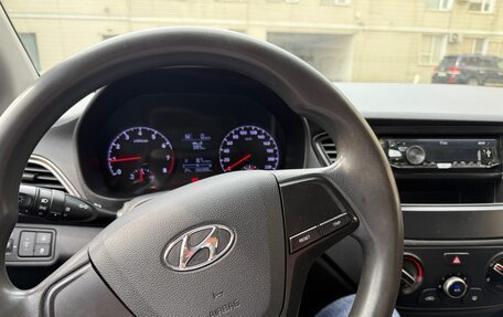 Hyundai Solaris II рестайлинг, 2019 год, 880 000 рублей, 10 фотография