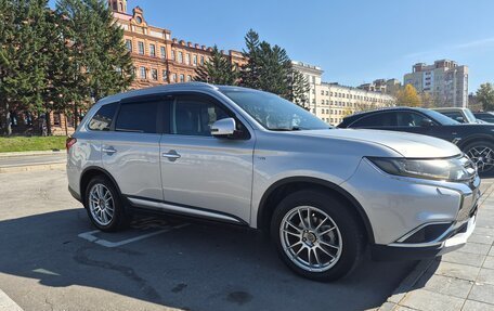 Mitsubishi Outlander III рестайлинг 3, 2015 год, 2 450 000 рублей, 2 фотография