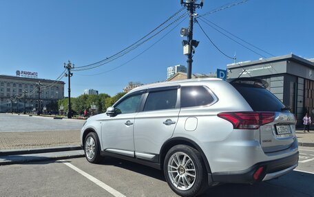 Mitsubishi Outlander III рестайлинг 3, 2015 год, 2 450 000 рублей, 5 фотография