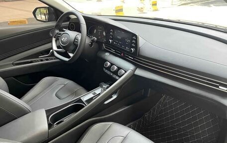 Hyundai Elantra, 2023 год, 1 300 000 рублей, 14 фотография