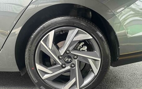 Hyundai Elantra, 2023 год, 1 300 000 рублей, 26 фотография