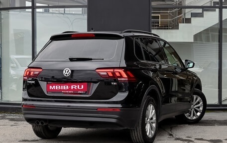 Volkswagen Tiguan II, 2017 год, 2 400 000 рублей, 4 фотография