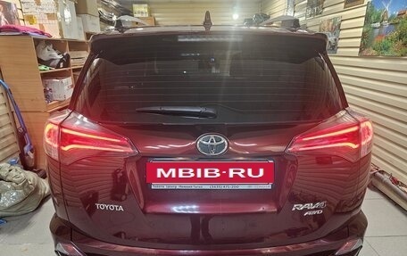 Toyota RAV4, 2018 год, 2 550 000 рублей, 6 фотография