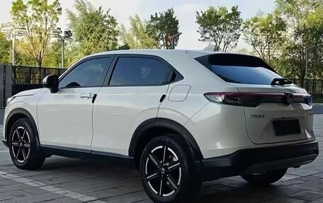 Honda Vezel, 2023 год, 1 800 000 рублей, 4 фотография