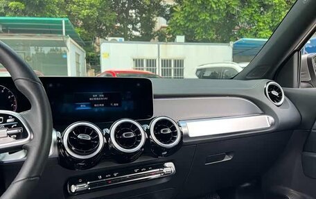 Mercedes-Benz GLB, 2021 год, 2 100 000 рублей, 10 фотография
