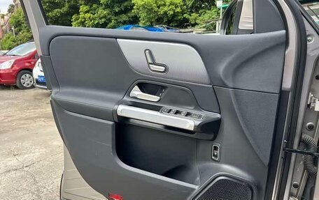 Mercedes-Benz GLB, 2021 год, 2 100 000 рублей, 14 фотография