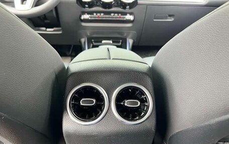 Mercedes-Benz GLB, 2021 год, 2 100 000 рублей, 16 фотография