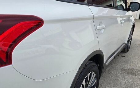 Mitsubishi Outlander III рестайлинг 3, 2019 год, 2 800 000 рублей, 8 фотография