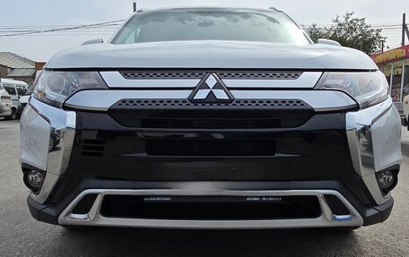 Mitsubishi Outlander III рестайлинг 3, 2019 год, 2 800 000 рублей, 2 фотография