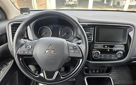 Mitsubishi Outlander III рестайлинг 3, 2019 год, 2 800 000 рублей, 14 фотография