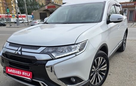 Mitsubishi Outlander III рестайлинг 3, 2019 год, 2 800 000 рублей, 20 фотография