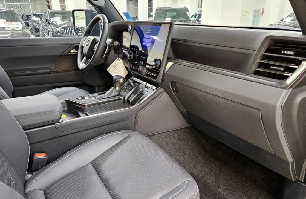 Lexus GX II рестайлинг 2, 2025 год, 18 000 000 рублей, 8 фотография