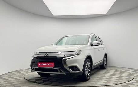 Mitsubishi Outlander III рестайлинг 3, 2020 год, 2 329 000 рублей, 1 фотография