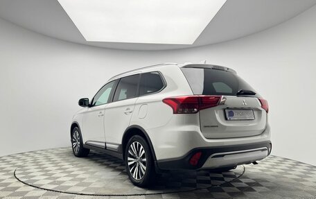 Mitsubishi Outlander III рестайлинг 3, 2020 год, 2 329 000 рублей, 7 фотография