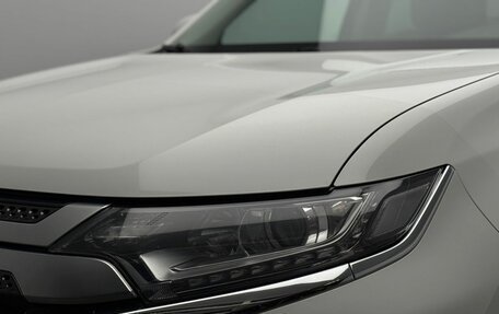 Mitsubishi Outlander III рестайлинг 3, 2020 год, 2 329 000 рублей, 11 фотография