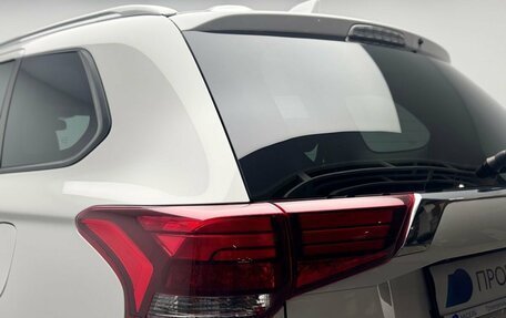 Mitsubishi Outlander III рестайлинг 3, 2020 год, 2 329 000 рублей, 13 фотография