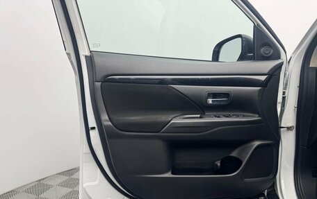 Mitsubishi Outlander III рестайлинг 3, 2020 год, 2 329 000 рублей, 16 фотография