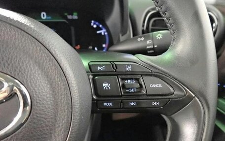 Toyota Yaris Cross, 2021 год, 1 600 000 рублей, 12 фотография